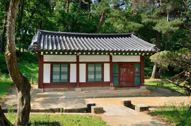 고종 홍릉의 수복방 정면